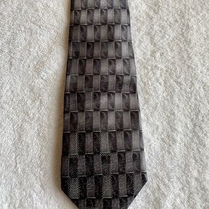 Carlos Devenezia Men’s handmade 100% silk tie.